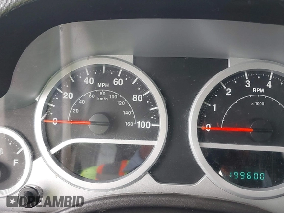 2008 Jeep Wrangler Unlimited Sahara z VIN 1J8GA59138L525836, wystawiony jako IAAI lot #42116359 z przebiegiem 199 600 mil mil oraz . Historia ofert i sprzedaży dostępna na DreamBid. Obrazek 7.