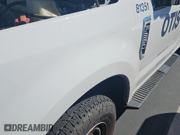 2019 Ford F-250 XL with VIN 1FT7X2A65KEF59641, listed as a IAAI auction lot 42122205 with 104,670 mi miles and . Bid and sale history available at DreamBid. Image 1.