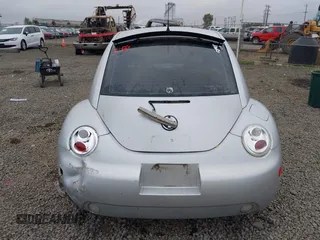 2001 Volkswagen Beetle GLX z VIN 3VWDD21C61M420884, wystawiony jako IAAI lot #40501130 z przebiegiem 179 868 mil mil oraz . Historia ofert i sprzedaży dostępna na DreamBid. Obrazek 16.
