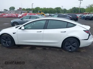 2023 Tesla Model 3 z VIN 5YJ3E1EA6PF570876, wystawiony jako IAAI lot #42366310 z przebiegiem 13 005 mil mil oraz . Historia ofert i sprzedaży dostępna na DreamBid. Obrazek 14.