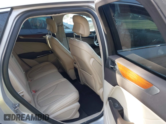 2019 Lincoln MKC Select with VIN 5LMCJ2D97KUL16479, listed as a IAAI auction lot 41789894 with 45,700 mi miles. Bid and sale history available at carsss.com. Image 8.