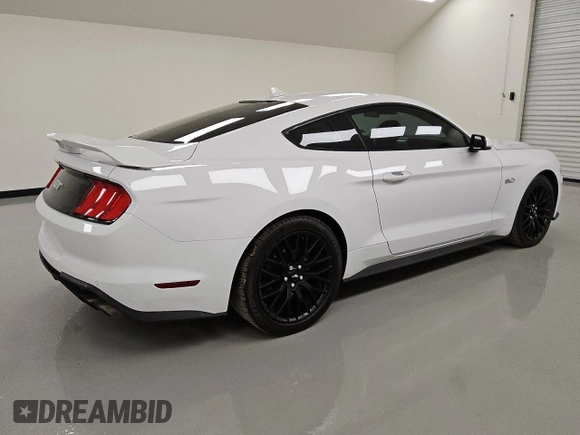 2021 Ford Mustang GT z VIN 1FA6P8CF2M5122054, wystawiony jako Copart lot #53919925 z przebiegiem 56 936 mil mil oraz Tytuł czysty. Historia ofert i sprzedaży dostępna na DreamBid. Obrazek 3.