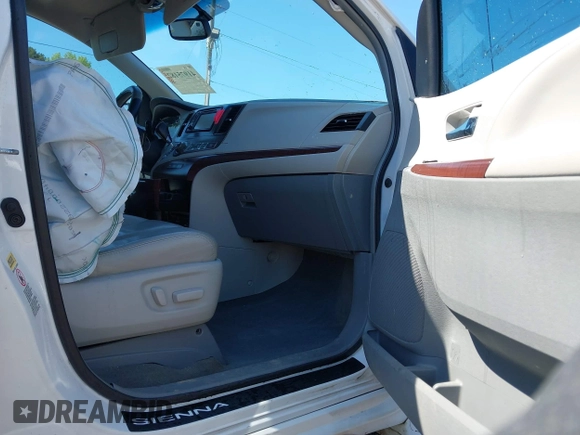 2014 Toyota Sienna XLE z VIN 5TDYK3DC7ES431782, wystawiony jako IAAI lot #41975182 z przebiegiem 191 870 mil mil oraz . Historia ofert i sprzedaży dostępna na DreamBid. Obrazek 5.