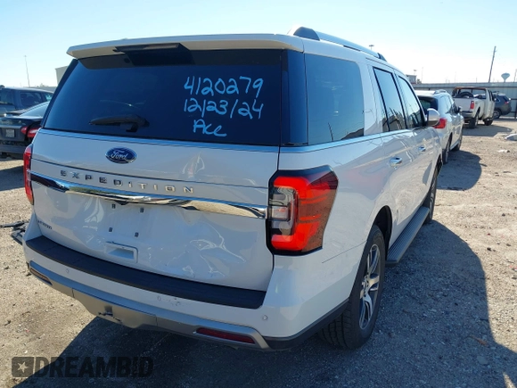 2024 Ford Expedition Limited with VIN 1FMJU1K86REA59325, listed as a IAAI auction lot 41263018 with 14,104 mi miles. Bid and sale history available at carsss.com. Image 4.