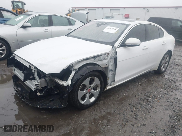 2017 Jaguar XE 25t z VIN SAJAR4BG2HA974050, wystawiony jako IAAI lot #41561744 z przebiegiem 131 266 mil mil oraz . Historia ofert i sprzedaży dostępna na DreamBid. Obrazek 2.
