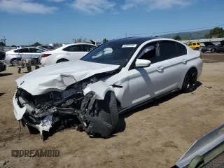 2019 BMW M5 z VIN WBSJF0C56KB446714, wystawiony jako Copart lot #52604265 z przebiegiem 63 401 mil mil oraz Szkoda całkowita • Salvage title. Historia ofert i sprzedaży dostępna na DreamBid. Obrazek 1.