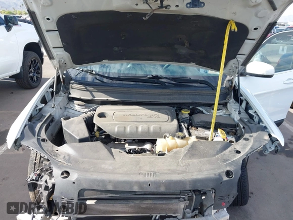 2020 Jeep Cherokee Latitude Plus with VIN 1C4PJLLB4LD634130, listed as a IAAI auction lot 42644338 with 117,774 mi miles and . Bid and sale history available at DreamBid. Image 10.