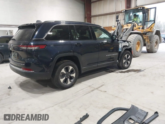 2024 Jeep Grand Cherokee с VIN 1C4RJYB65R8582910, выставлен на аукционе IAAI как лот 41719656 с пробегом 9 176 миль миль и . История ставок и продаж доступна на DreamBid. Изображение 4.