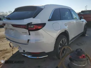 2024 Mazda CX-90 Premium Plus z VIN JM3KKEHAXR1141492, wystawiony jako Copart lot #89282925 z przebiegiem 5 424 mil mil oraz Szkoda całkowita • Salvage title. Historia ofert i sprzedaży dostępna na DreamBid. Obrazek 3.