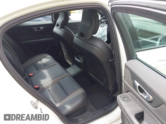 2024 Volvo S60 Plus Black Edition z VIN 7JRH60FH8RG290119, wystawiony jako IAAI lot #42177138 z przebiegiem 34 233 mil mil oraz . Historia ofert i sprzedaży dostępna na DreamBid. Obrazek 8.
