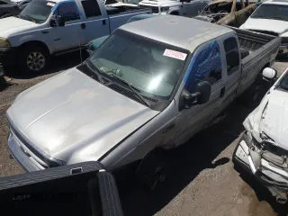 2001 Ford F-250 XL with VIN 1FTNX21S41EA08331, listed as a Copart auction lot 52244825 with 255,105 mi miles and Non repairable. Bid and sale history available at DreamBid. Image 1.