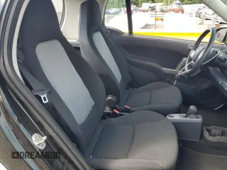 2015 Smart fortwo Passion z VIN WMEEJ3BA8FK797266, wystawiony jako Copart lot #64777655 z przebiegiem 20 995 mil mil oraz Szkoda całkowita • Salvage title. Historia ofert i sprzedaży dostępna na DreamBid. Obrazek 10.