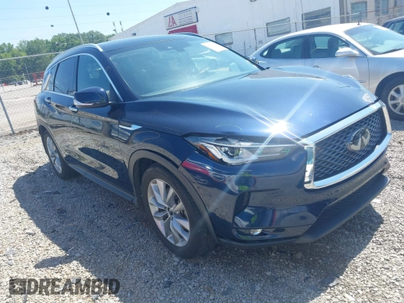 2022 Infiniti QX50 Luxe z VIN 3PCAJ5BA9NF108288, wystawiony jako IAAI lot #42646497 z przebiegiem 65 145 mil mil oraz . Historia ofert i sprzedaży dostępna na DreamBid. Obrazek 1.