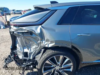 2024 Cadillac LYRIQ Luxury z VIN 1GYKPSRL0RZ127699, wystawiony jako IAAI lot #41358921 z przebiegiem 1114 mil mil oraz . Historia ofert i sprzedaży dostępna na DreamBid. Obrazek 6.