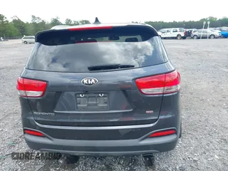 2017 Kia Sorento LX with VIN 5XYPG4A3XHG264438, listed as a IAAI auction lot 42135558 with 112,829 mi miles. Bid and sale history available at carsss.com. Image 16.