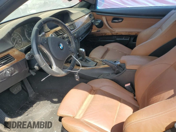 2008 BMW 3 Series 335i z VIN WBAWL73528PX51845, wystawiony jako Copart lot #50970805 z przebiegiem Nie podano mil oraz Nie do naprawy • Non repairable. Historia ofert i sprzedaży dostępna na DreamBid. Obrazek 7.