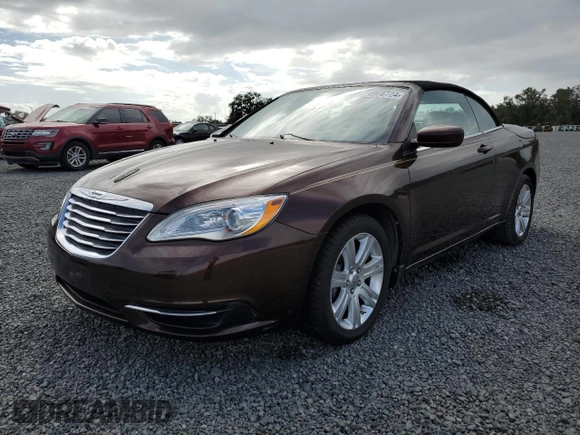 2013 Chrysler 200 Touring z VIN 1C3BCBEGXDN609899, wystawiony jako Copart lot #74966724 z przebiegiem 38 028 mil mil oraz Szkoda całkowita • Salvage title. Historia ofert i sprzedaży dostępna na DreamBid. Obrazek 1.