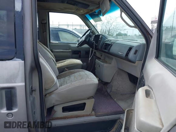 1995 Chevrolet Astro with VIN 1GNDM19W2SB240300, listed as a IAAI auction lot 41885699 with 180,150 mi miles. Bid and sale history available at carsss.com. Image 5.