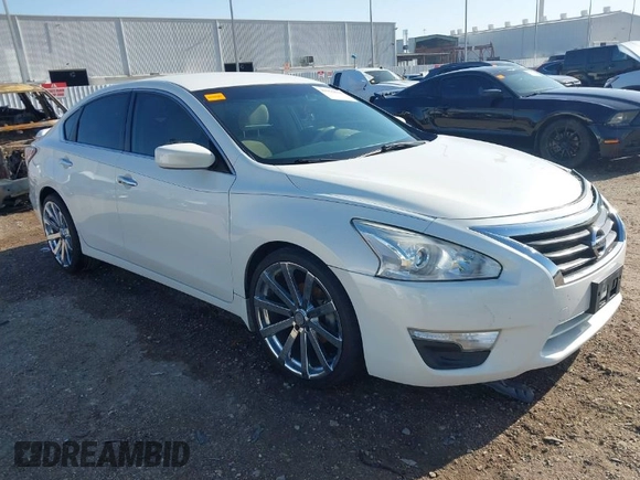 2014 Nissan Altima S with VIN 1N4AL3AP5EN335473, listed as a IAAI auction lot 41952678 with 156,474 mi miles and . Bid and sale history available at DreamBid. Image 1.