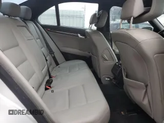 2008 Mercedes-Benz C 350 Sport z VIN WDDGF56X48R038486, wystawiony jako Copart lot #56498375 z przebiegiem 222 138 mil mil oraz Szkoda całkowita • Salvage title. Historia ofert i sprzedaży dostępna na DreamBid. Obrazek 10.