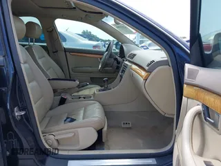 2007 Audi A4 2.0T with VIN WAUAF78E27A207843, listed as a IAAI auction lot 42033988 with 166,453 mi miles. Bid and sale history available at carsss.com. Image 5.