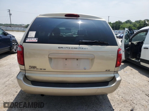 2005 Dodge Caravan SE с VIN 2D4GP24RX5R360598, выставлен на аукционе Copart как лот 60288075 с пробегом 126 609 миль миль и На запчасти • Non repairable. История ставок и продаж доступна на DreamBid. Изображение 6.