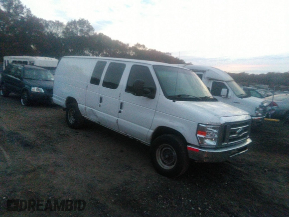 2013 Ford Econoline Cargo Commercial z VIN 1FTSS3EL1DDB17608, wystawiony jako IAAI lot #38123043 z przebiegiem Nie podano mil oraz . Historia ofert i sprzedaży dostępna na DreamBid. Obrazek 1.