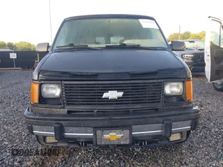 1994 Chevrolet Astro with VIN 1GNDM19Z5RB122102, listed as a IAAI auction lot 42011683 with 286,157 mi miles. Bid and sale history available at carsss.com. Image 12.