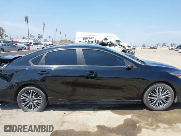 2023 Kia Forte GT-Line z VIN 3KPF54AD2PE610570, wystawiony jako IAAI lot #41744796 z przebiegiem 32 700 mil mil oraz . Historia ofert i sprzedaży dostępna na DreamBid. Obrazek 13.