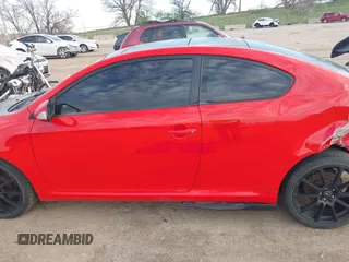 2005 Scion tC z VIN JTKDE167950048609, wystawiony jako IAAI lot #42085650 z przebiegiem 150 360 mil mil oraz . Historia ofert i sprzedaży dostępna na DreamBid. Obrazek 14.