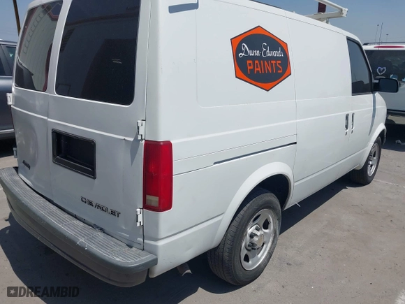 2004 Chevrolet Astro Cargo Van with VIN 1GCDM19X84B110316, listed as a IAAI auction lot 42068424 with 238,005 mi miles. Bid and sale history available at carsss.com. Image 4.