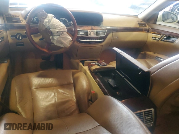 2008 Mercedes-Benz S 550 z VIN WDDNG86X28A188228, wystawiony jako Copart lot #59687055 z przebiegiem 211 061 mil mil oraz Szkoda całkowita • Salvage title. Historia ofert i sprzedaży dostępna na DreamBid. Obrazek 8.