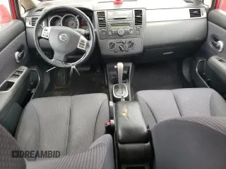 2009 Nissan Versa S z VIN 3N1BC13E29L362007, wystawiony jako Copart lot #60668415 z przebiegiem 159 873 mil mil oraz Czysty tytuł • Clean title. Historia ofert i sprzedaży dostępna na DreamBid. Obrazek 8.