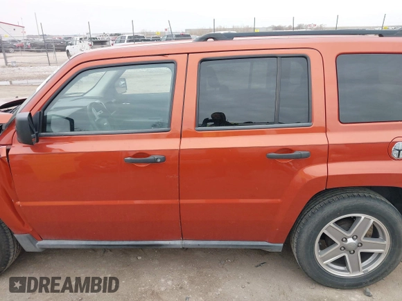 2008 Jeep Patriot Sport z VIN 1J8FT28W58D547879, wystawiony jako IAAI lot #41964758 z przebiegiem 97 941 mil mil oraz . Historia ofert i sprzedaży dostępna na DreamBid. Obrazek 15.