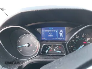 2013 Ford Focus SE z VIN 1FADP3F29DL239824, wystawiony jako IAAI lot #42219875 z przebiegiem 86 699 mil mil oraz . Historia ofert i sprzedaży dostępna na DreamBid. Obrazek 7.