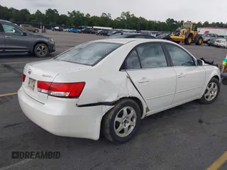2006 Hyundai Sonata GLS z VIN KMHEU46C06A091417, wystawiony jako IAAI lot #42364241 z przebiegiem 131 054 mil mil oraz . Historia ofert i sprzedaży dostępna na DreamBid. Obrazek 4.