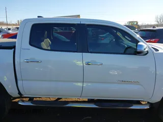 2016 Toyota Tacoma Limited with VIN 5TFEZ5CN4GX009513, listed as a IAAI auction lot 41363058 with 108,382 mi miles and . Bid and sale history available at DreamBid. Image 13.