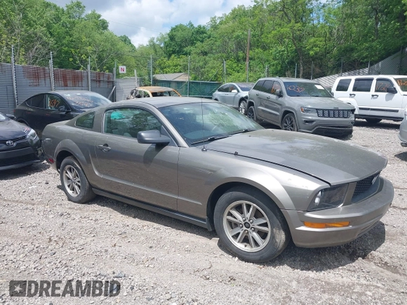 2005 Ford Mustang Deluxe z VIN 1ZVFT80N355160005, wystawiony jako IAAI lot #42288228 z przebiegiem 152 140 mil mil oraz . Historia ofert i sprzedaży dostępna na DreamBid. Obrazek 1.