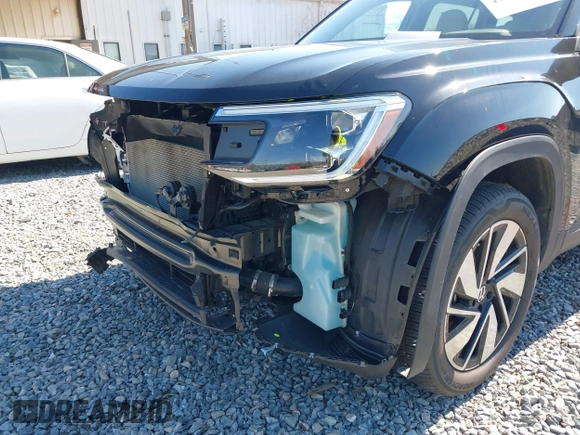 2024 Volkswagen Atlas SE with VIN 1V2JR2CA5RC532574, listed as a IAAI auction lot 41640988 with 24,048 mi miles and . Bid and sale history available at DreamBid. Image 17.
