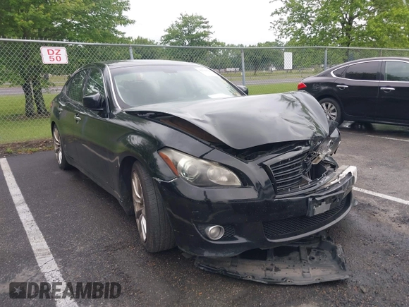2011 Infiniti M z VIN JN1BY1AP1BM320784, wystawiony jako IAAI lot #42369027 z przebiegiem 256 664 mil mil oraz . Historia ofert i sprzedaży dostępna na DreamBid. Obrazek 1.