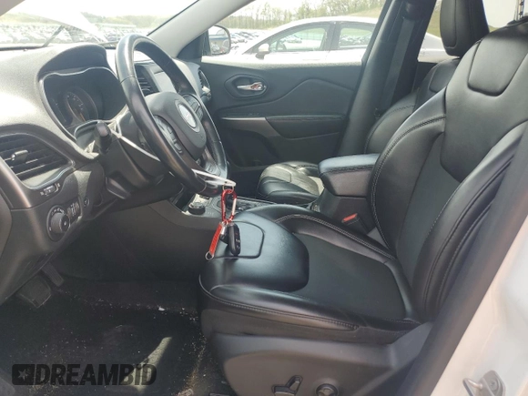 2019 Jeep Cherokee Latitude Plus with VIN 1C4PJMLB3KD405121, listed as a Copart auction lot 55974375 with 39,640 mi miles and Salvage title. Bid and sale history available at DreamBid. Image 7.