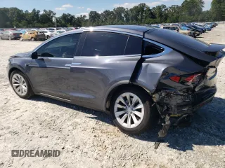 2017 Tesla Model X 90D z VIN 5YJXCDE23HF051027, wystawiony jako Copart lot #64608843 z przebiegiem 77 222 mil mil oraz Szkody całkowita. Historia ofert i sprzedaży dostępna na DreamBid. Obrazek 2.