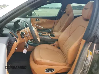 2023 Aston Martin DBX 707 z VIN SD7VUJBW0PTV08298, wystawiony jako Copart lot #77753224 z przebiegiem 3587 mil mil oraz Szkody całkowita. Historia ofert i sprzedaży dostępna na DreamBid. Obrazek 7.