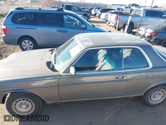 1983 Mercedes-Benz 300 with VIN WDBAB53A3DB003709, listed as a IAAI auction lot 41662930 with 301,467 mi miles and . Bid and sale history available at DreamBid. Image 14.