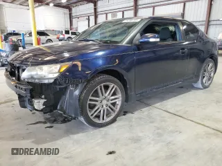 2011 Scion tC z VIN JTKJF5C72B3016784, wystawiony jako Copart lot #59288785 z przebiegiem 141 360 mil mil oraz Szkoda całkowita • Salvage title. Historia ofert i sprzedaży dostępna na DreamBid. Obrazek 1.