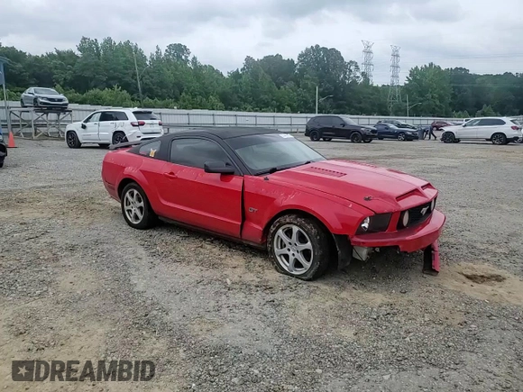 2008 Ford Mustang GT Deluxe z VIN 1ZVHT82H985142306, wystawiony jako Copart lot #57461015 z przebiegiem 142 325 mil mil oraz Czysty tytuł • Clean title. Historia ofert i sprzedaży dostępna na DreamBid. Obrazek 13.