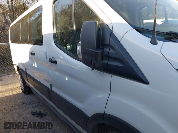 2021 Ford Transit Passenger XL z VIN 1FBAX2Y89MKA49850, wystawiony jako IAAI lot #41602893 z przebiegiem 74 248 mil mil oraz . Historia ofert i sprzedaży dostępna na DreamBid. Obrazek 13.