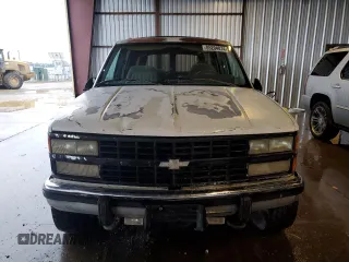 1992 Chevrolet Suburban z VIN 1GNGK26K8NJ330202, wystawiony jako Copart lot #85204074 z przebiegiem 266 388 mil mil oraz Czysty tytuł • Clean title. Historia ofert i sprzedaży dostępna na DreamBid. Obrazek 5.