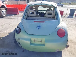 2000 Volkswagen New Beetle GLS with VIN 3VWCA21C0YM403254, listed as a IAAI auction lot 41806878 with 119,547 mi miles. Bid and sale history available at carsss.com. Image 6.