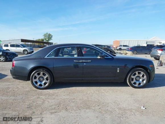 2011 Rolls-Royce Ghost with VIN SCA664S5XBUX49688, listed as a IAAI auction lot 40971162 with 17,595 mi miles. Bid and sale history available at carsss.com. Image 13.
